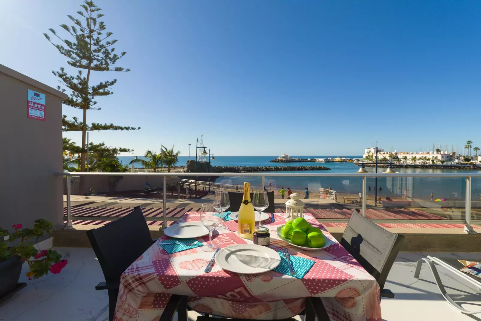 MOGAN BEACH BLUE SKY-Terrace