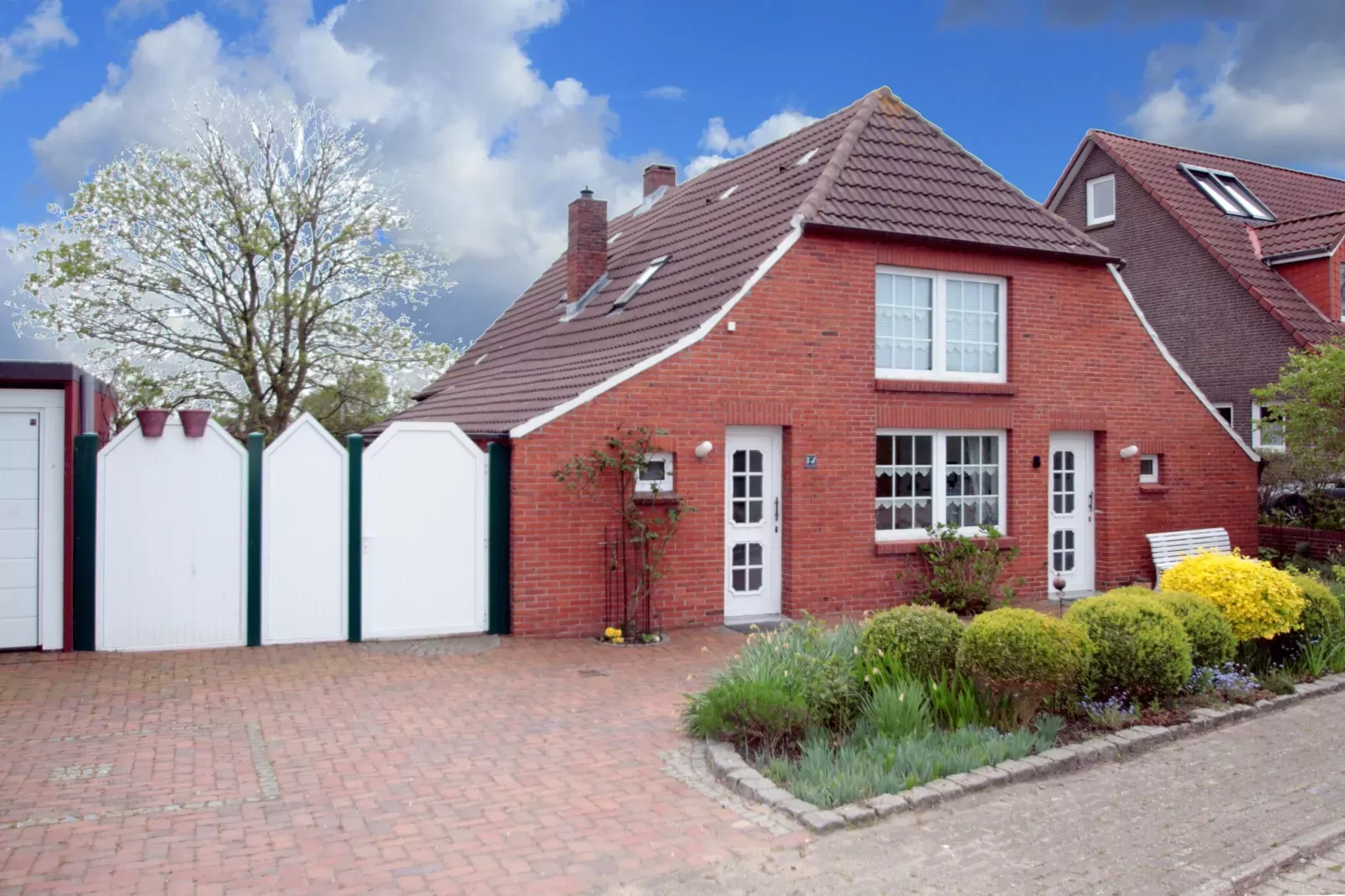 Ferienwohnung in Hilgenriedersiel-Exterior summer