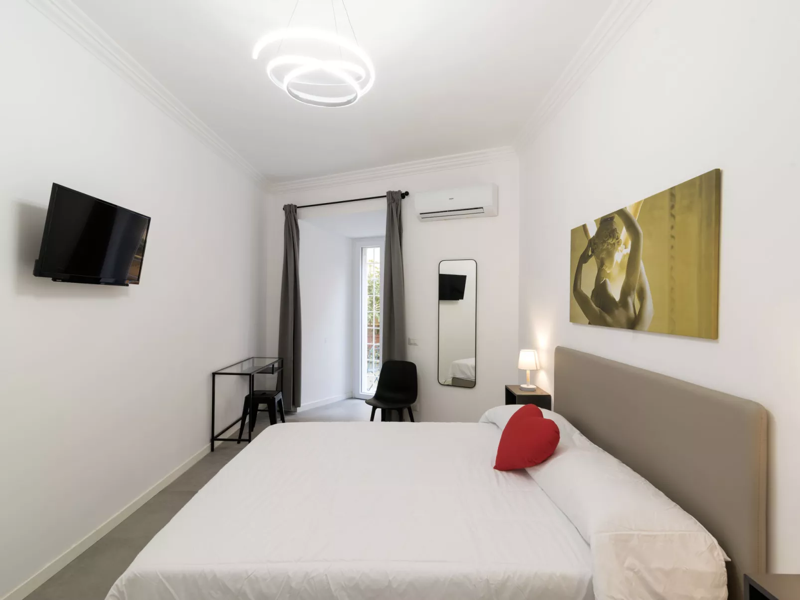 Welcome Rome-Inside