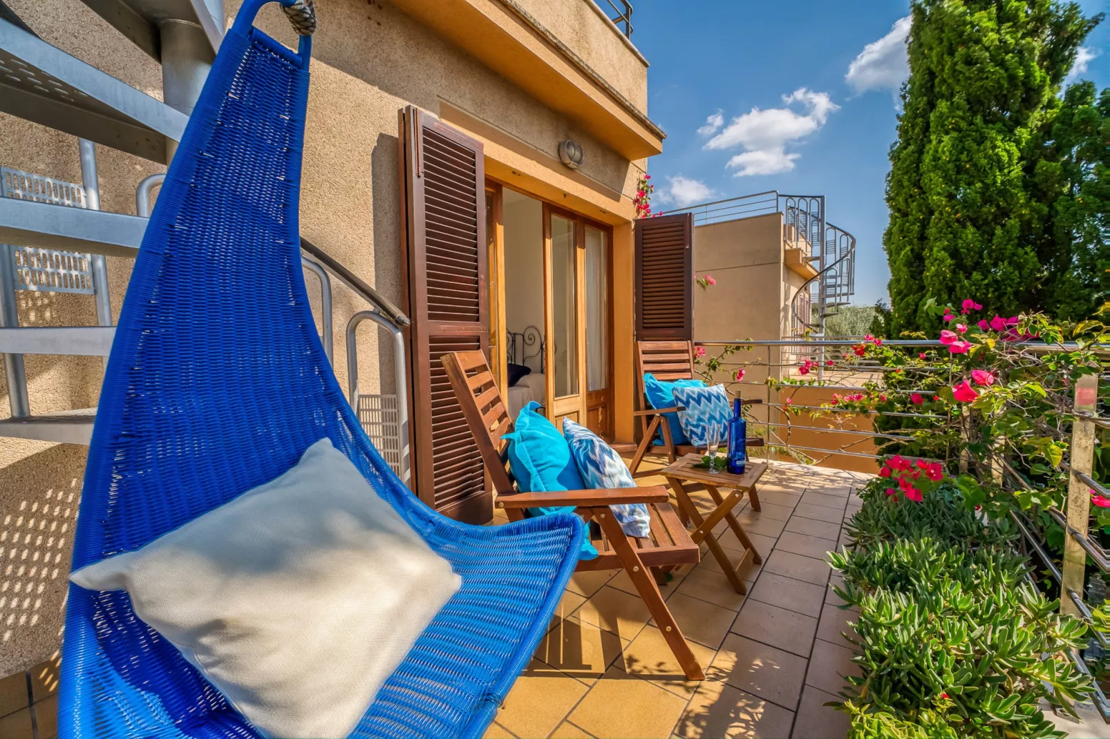 Luca-Terrace balcony