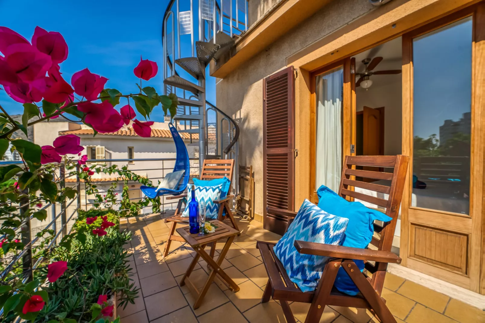 Luca-Terrace balcony