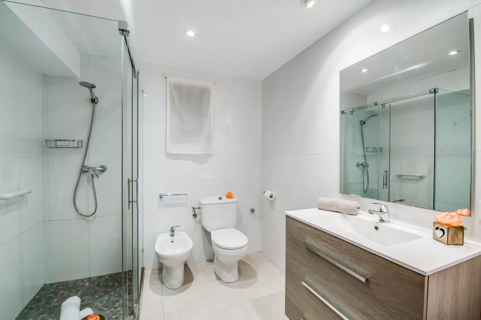 Mary-Bathroom