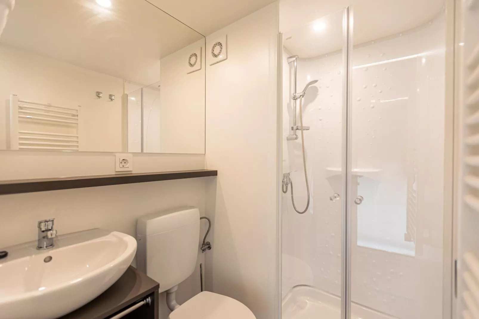 Chalets & Glamping Nassfeld 5-Bathroom
