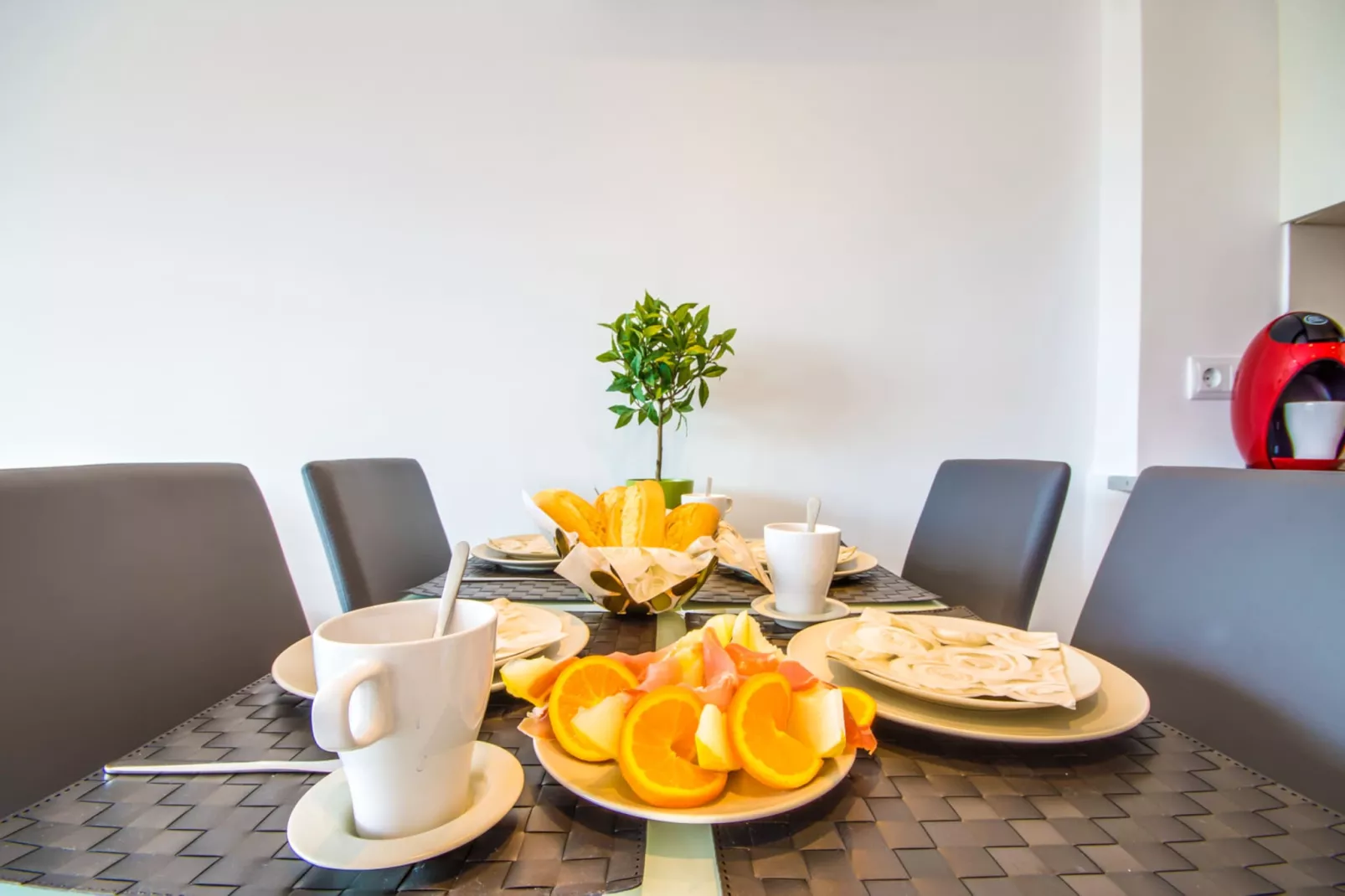 Primavera-Dining room