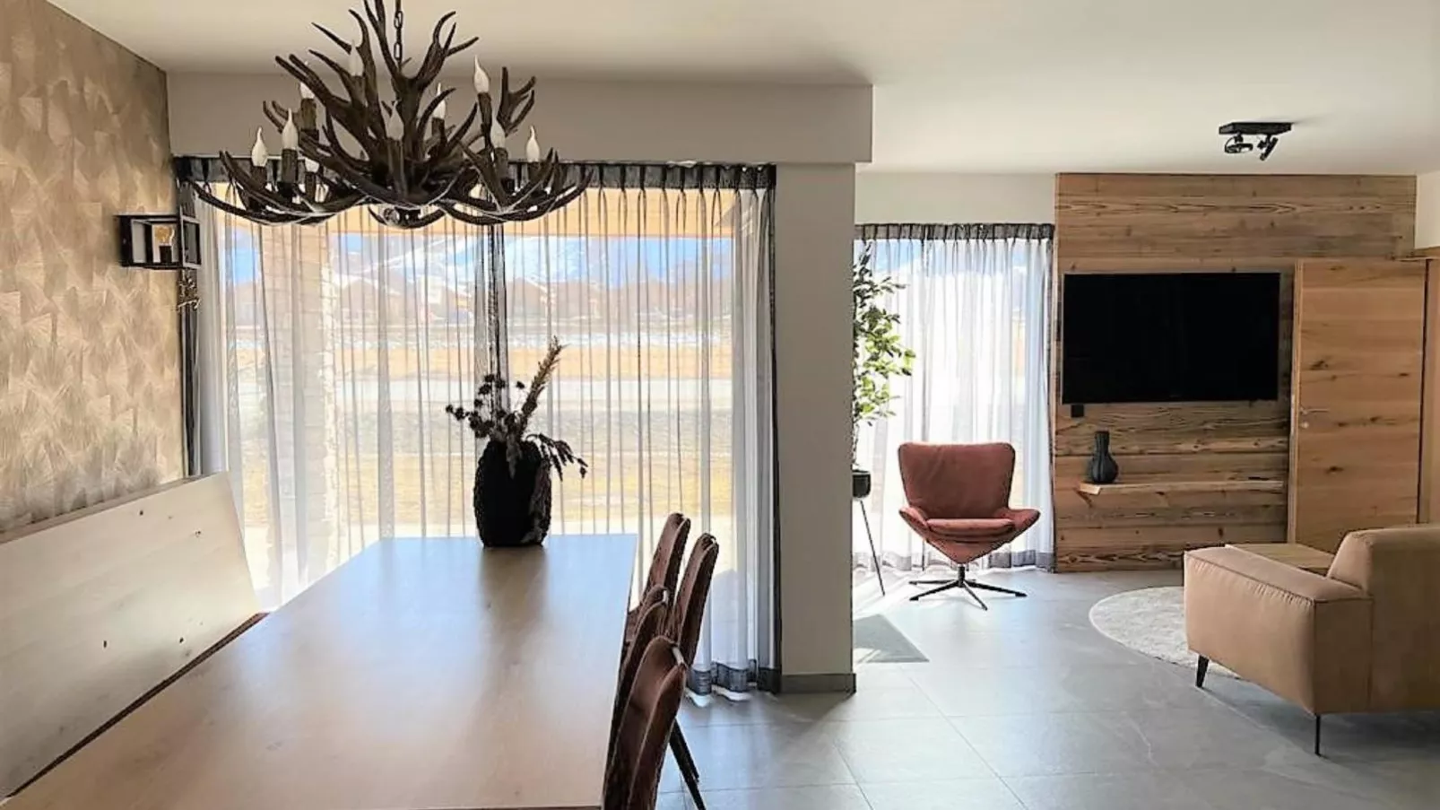 Bergzicht 2B-Dining room