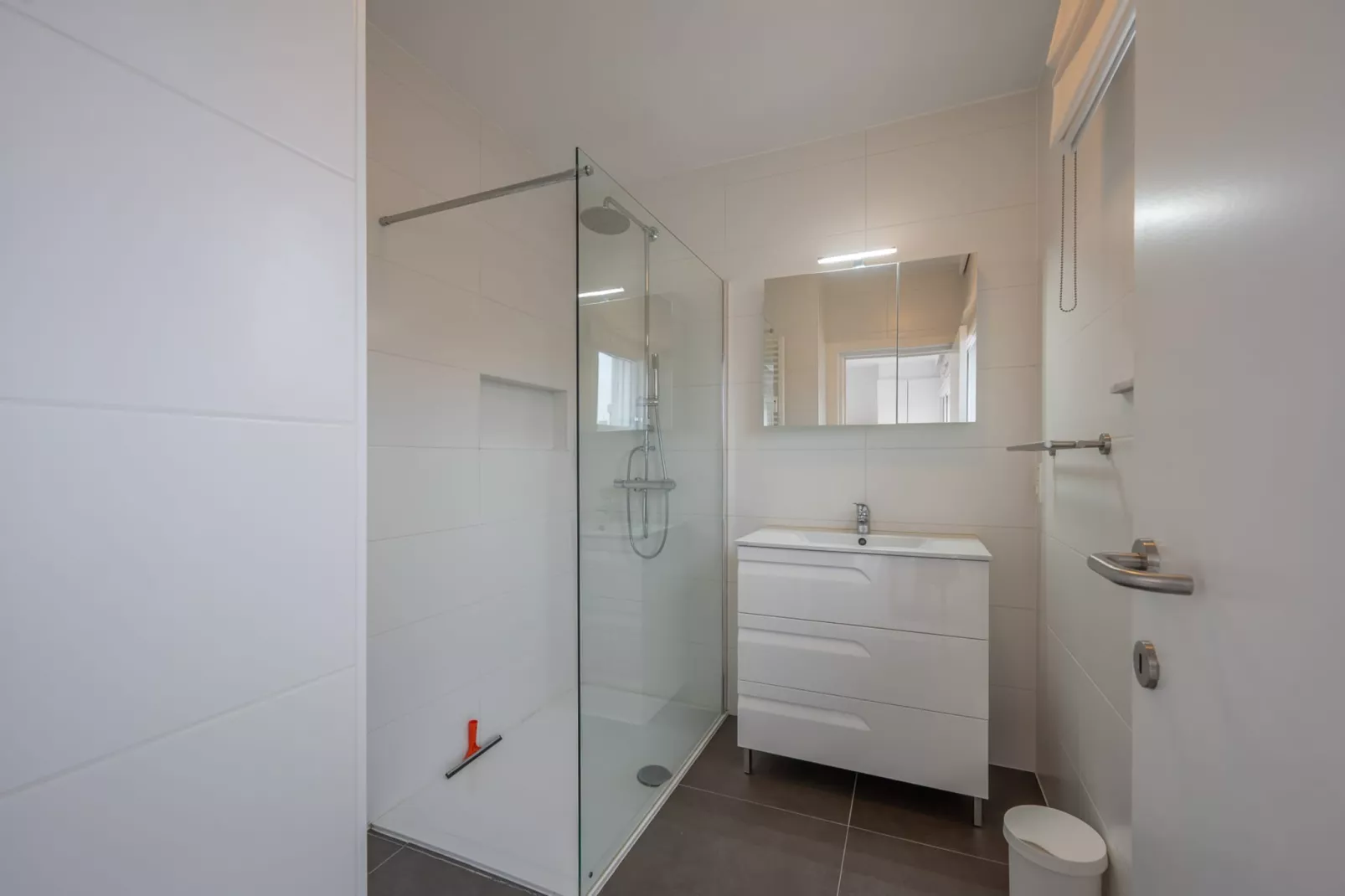 Residence CHATEAUNEUF-62-Bathroom