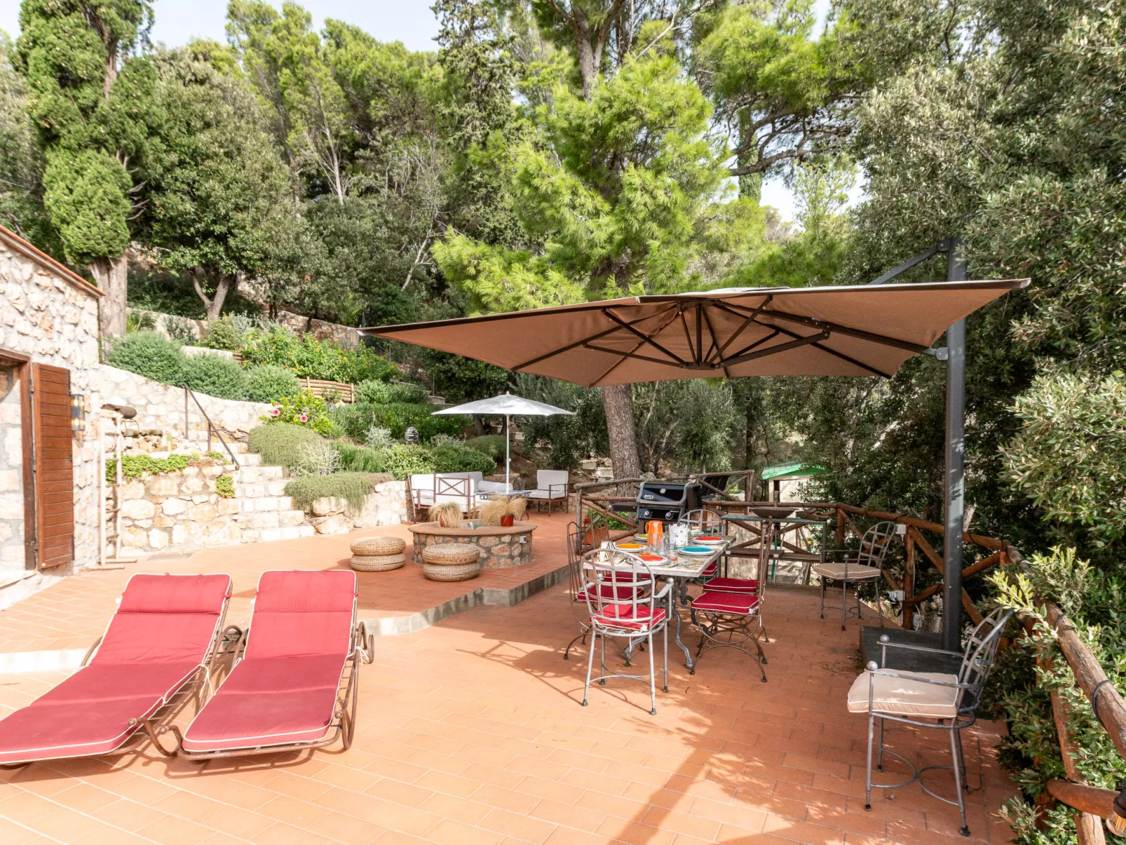 Cala Piccola-Outside