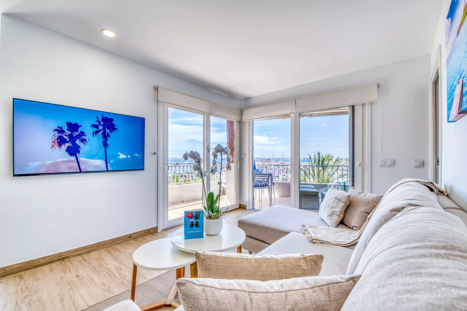 Blue Sky-Living room