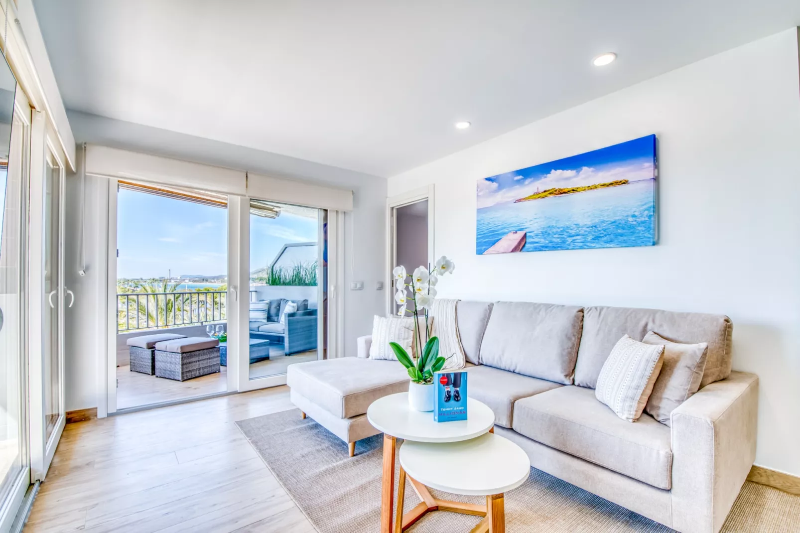 Blue Sky-Living room