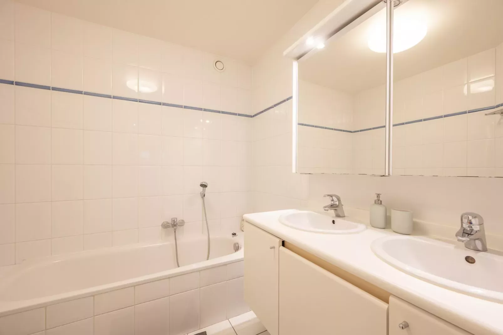 Residentie Zeerobben-01-Bathroom