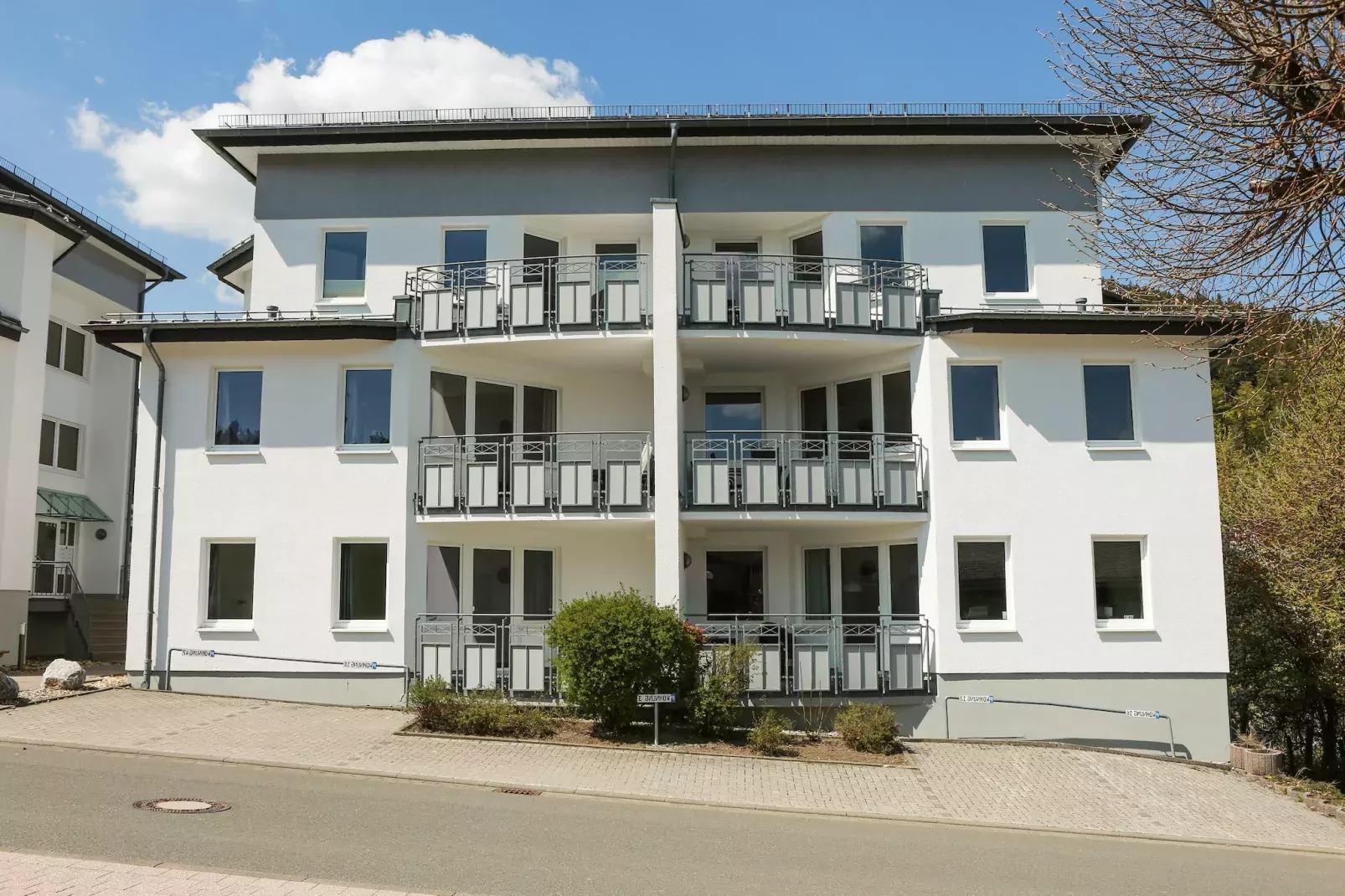 Mühlenberg-Exterior in summer