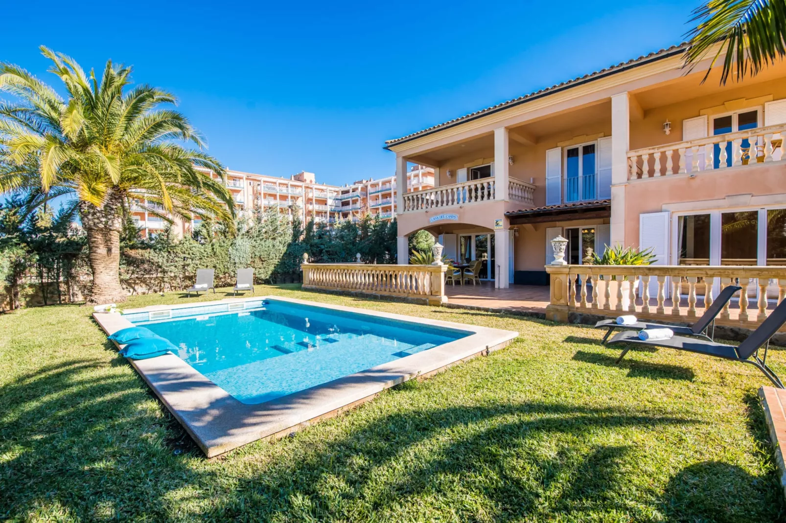 Aran Berna-Exterior summer
