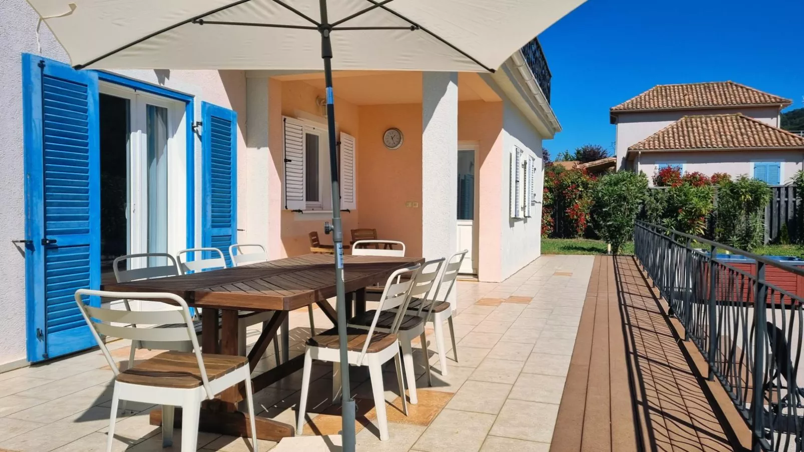 Clos des Oliviers-Terrace balcony