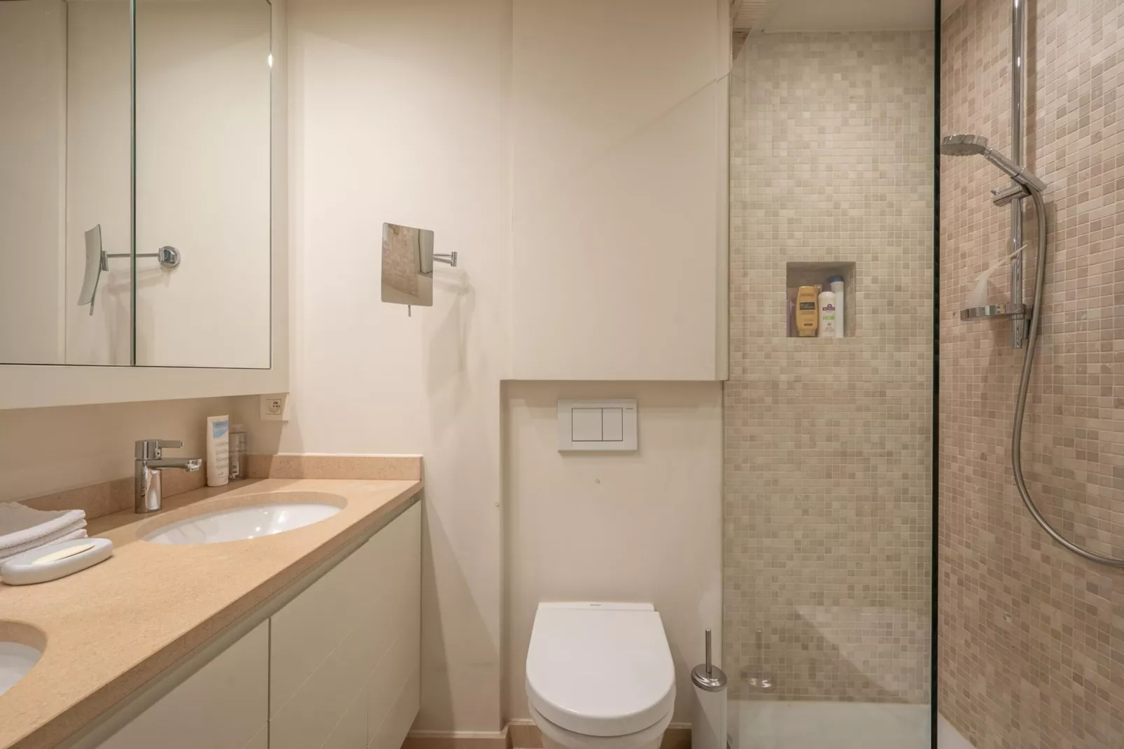 Residence Long Beach-44-Bathroom