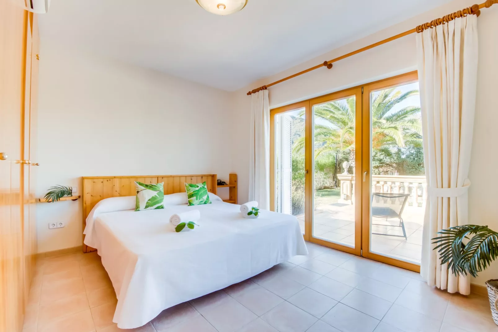 Aran Berna-Bedroom