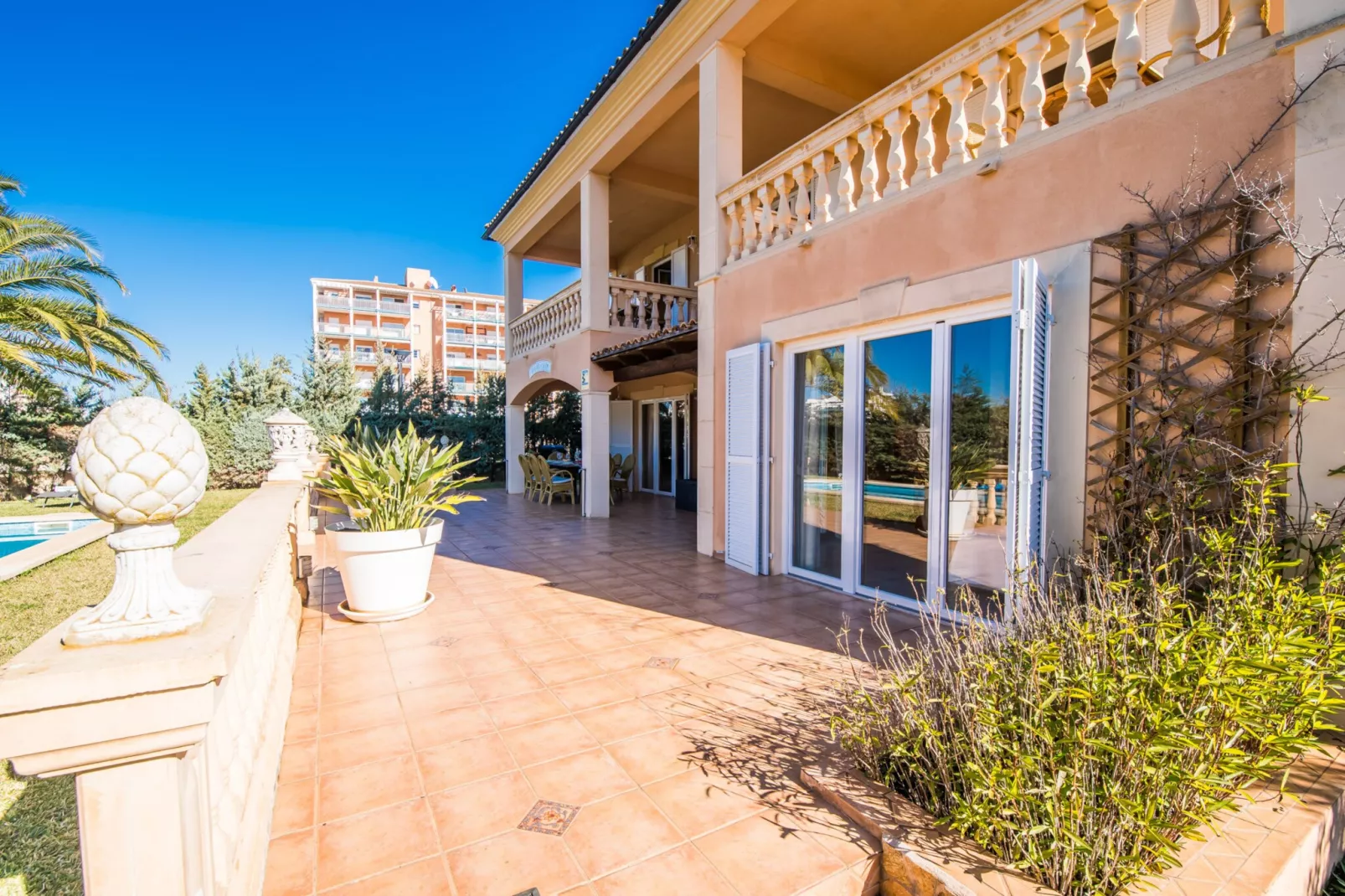 Aran Berna-Outdoor