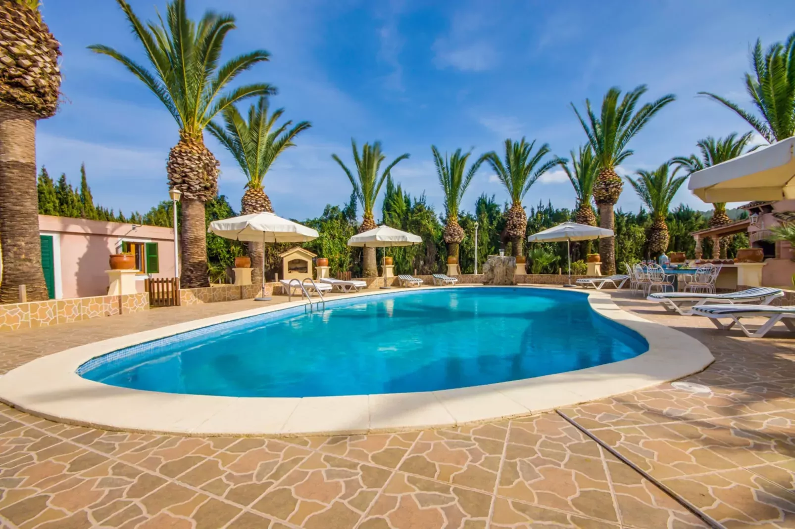 Can Comaro-Pool