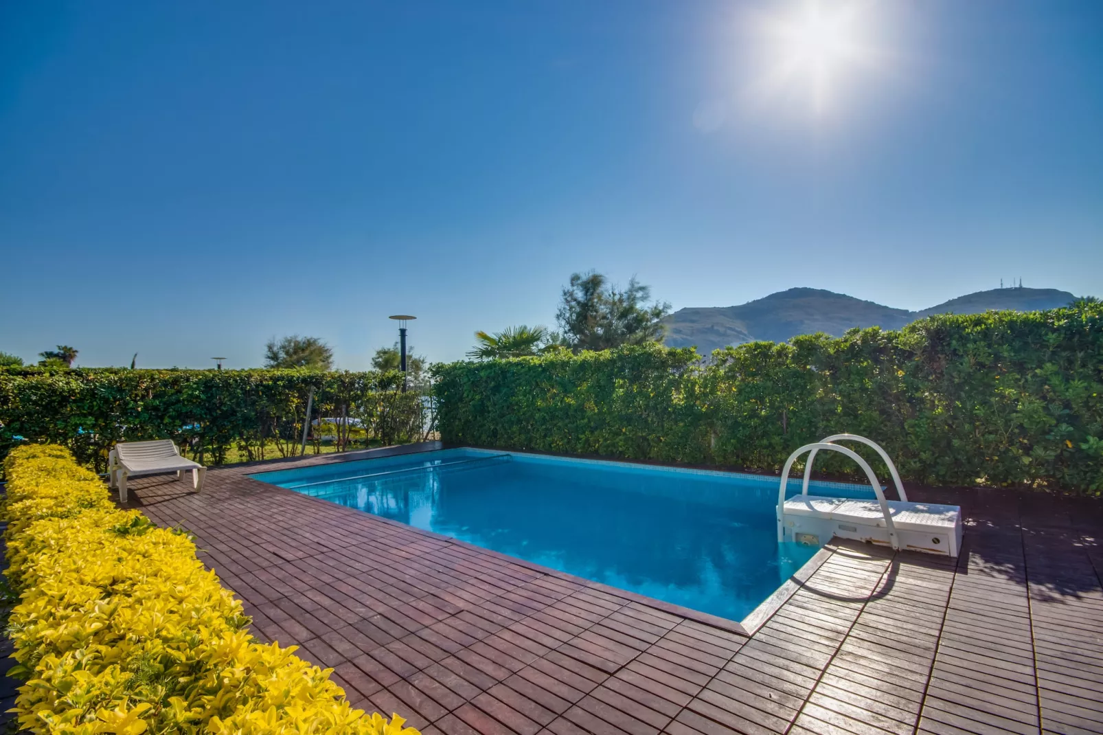 View Lake-Pool