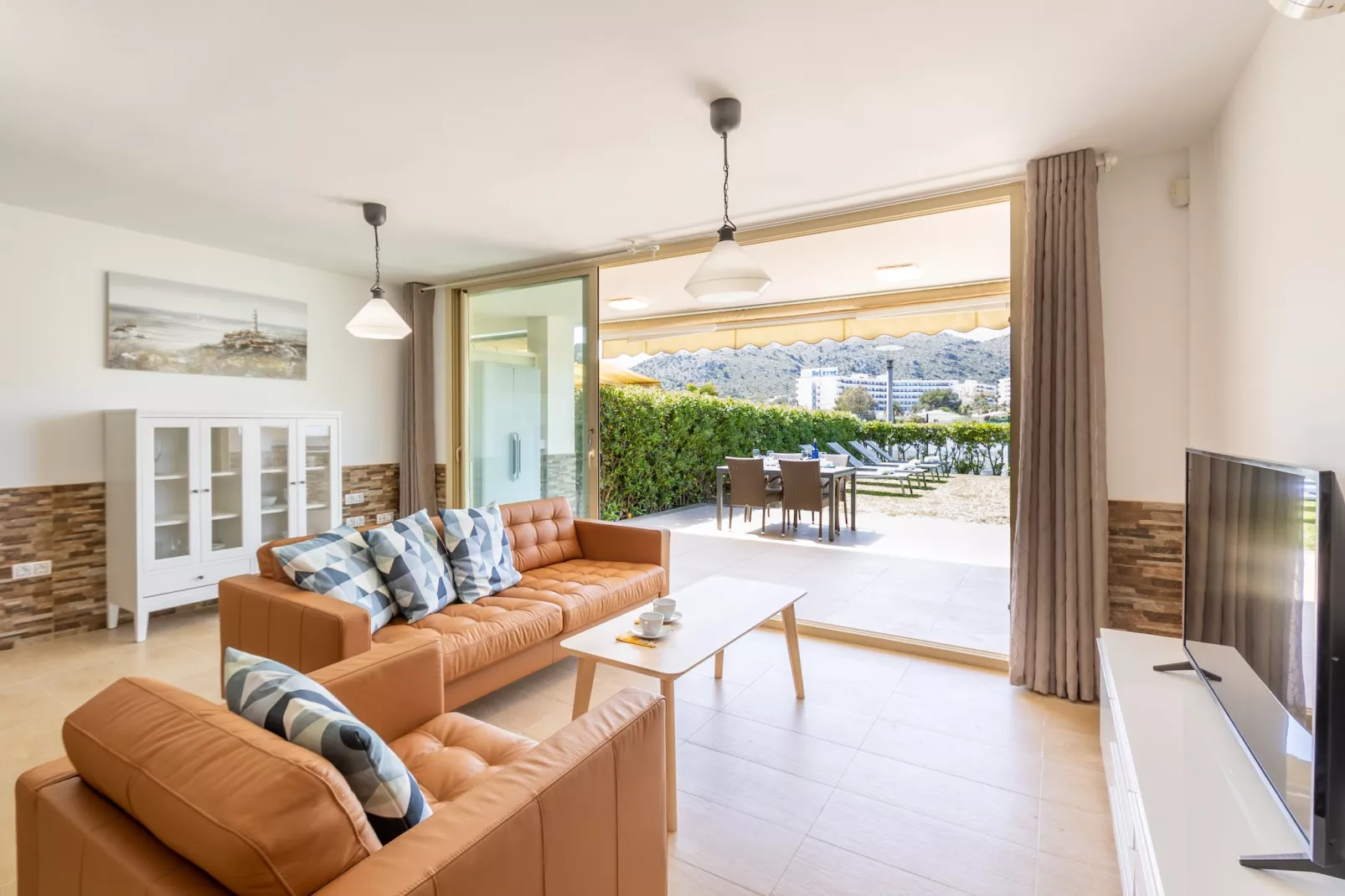 View Lake-Living room