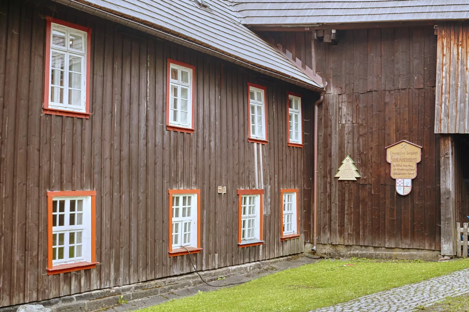 Bergfreunde-Exterior summer