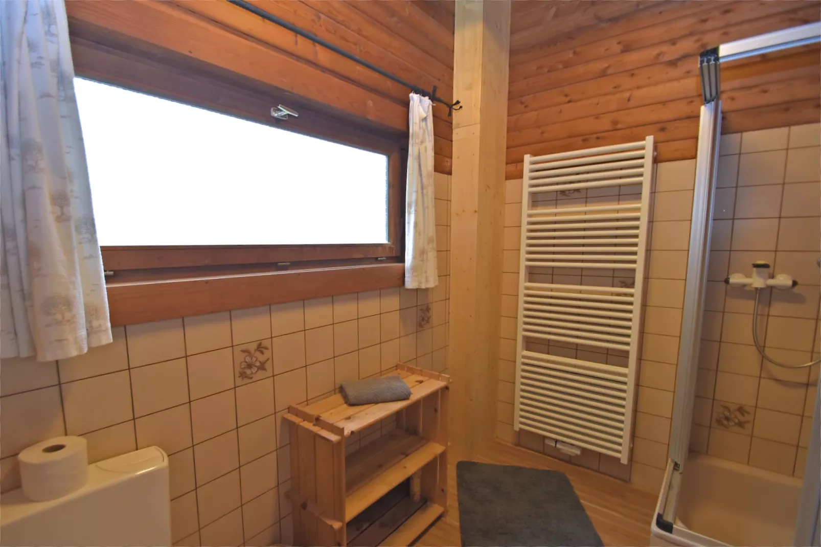 Fuchsbau-Bathroom