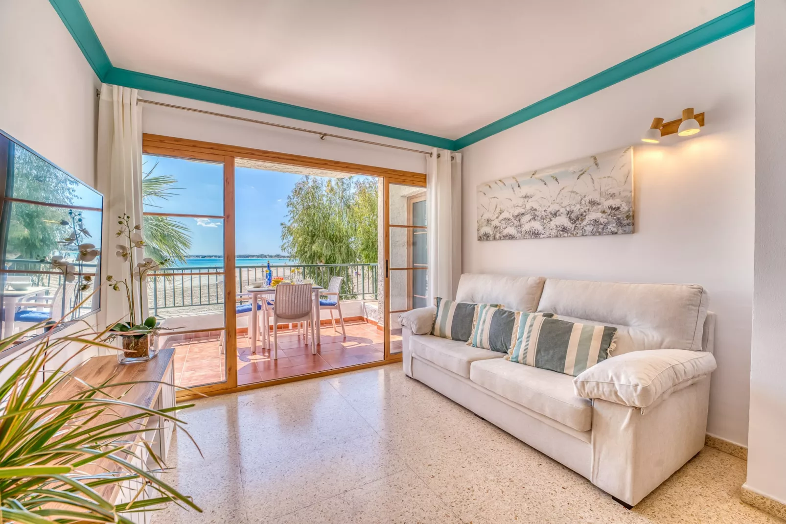 Blue Bay-Living room