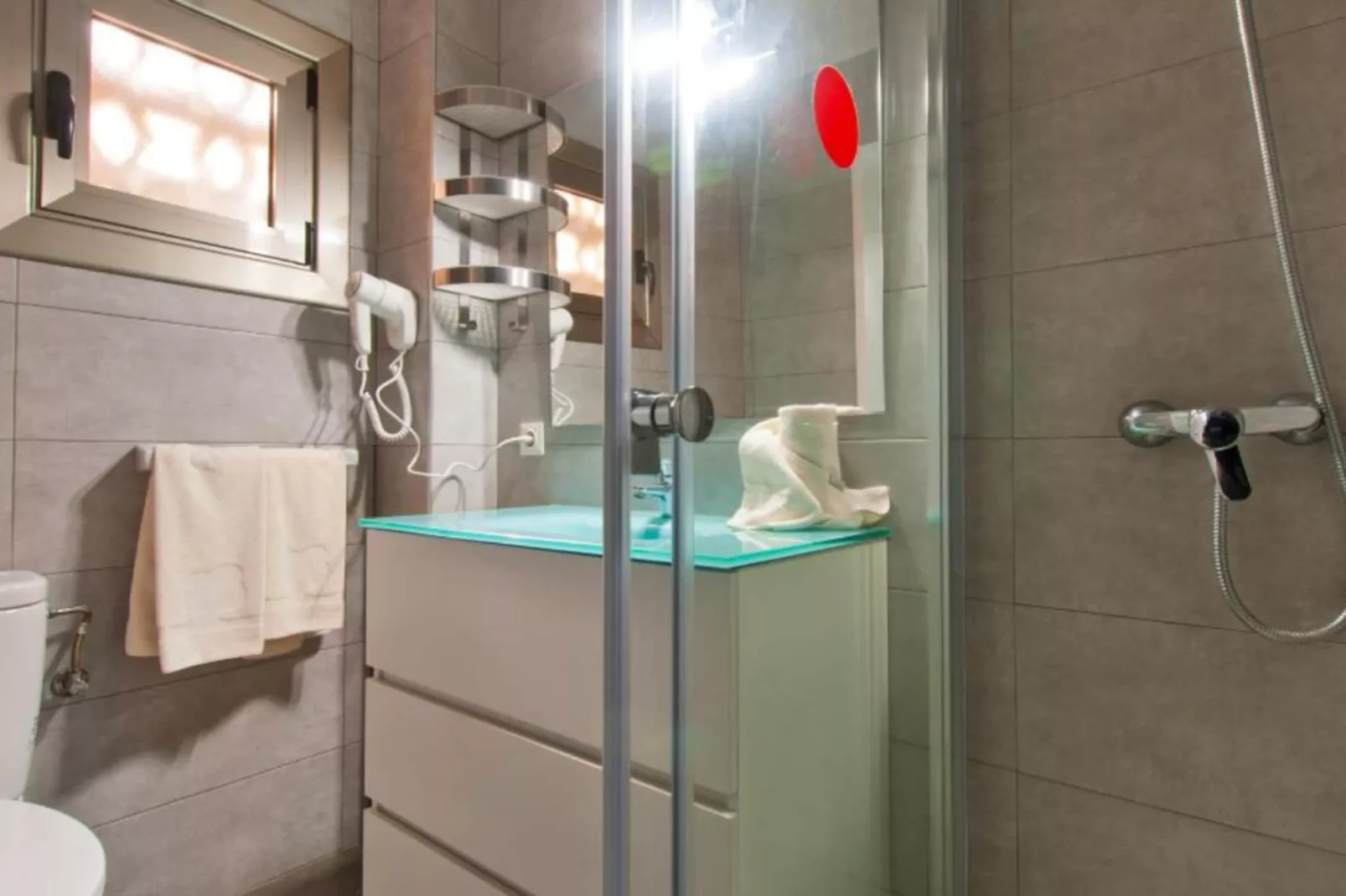 Salzes 3-Bathroom