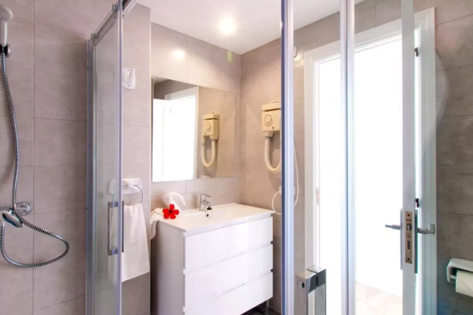 Apartamento playa  Planta baja 2.2-Bathroom