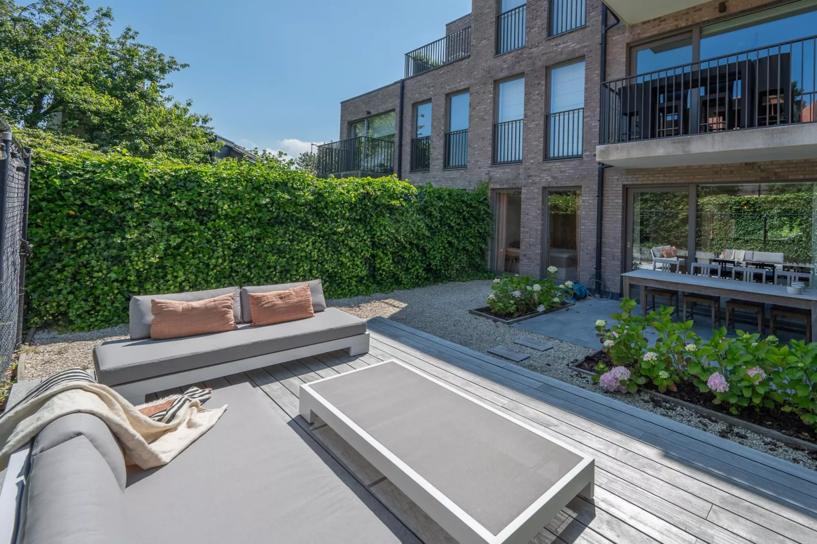 Residence PRIMAVERA-01-Gardens summer