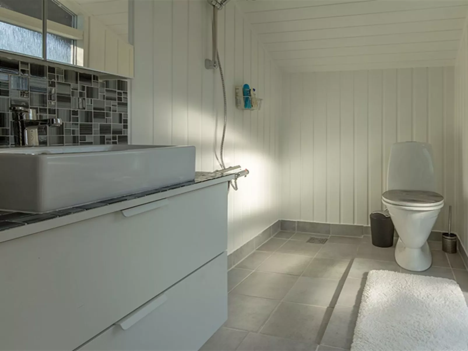 "Bryti" - 500m from the sea-Drinnen