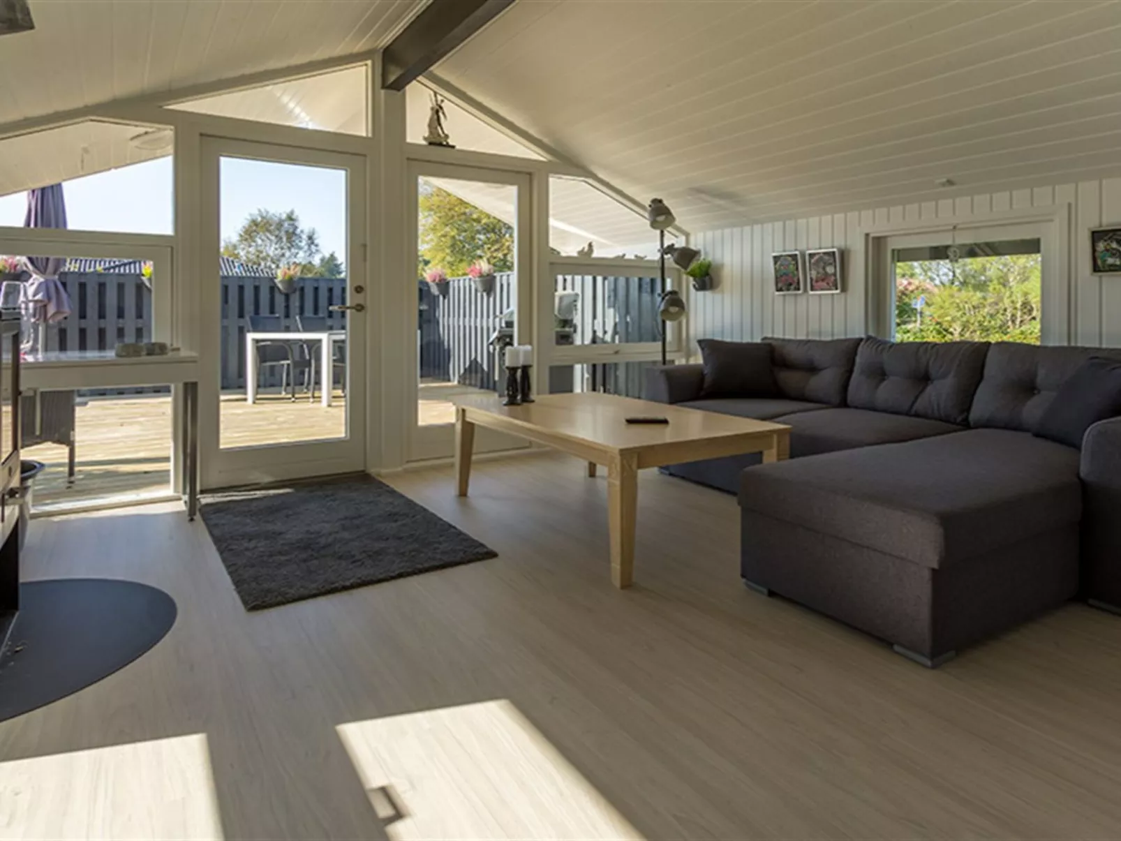 "Bryti" - 500m from the sea-Drinnen