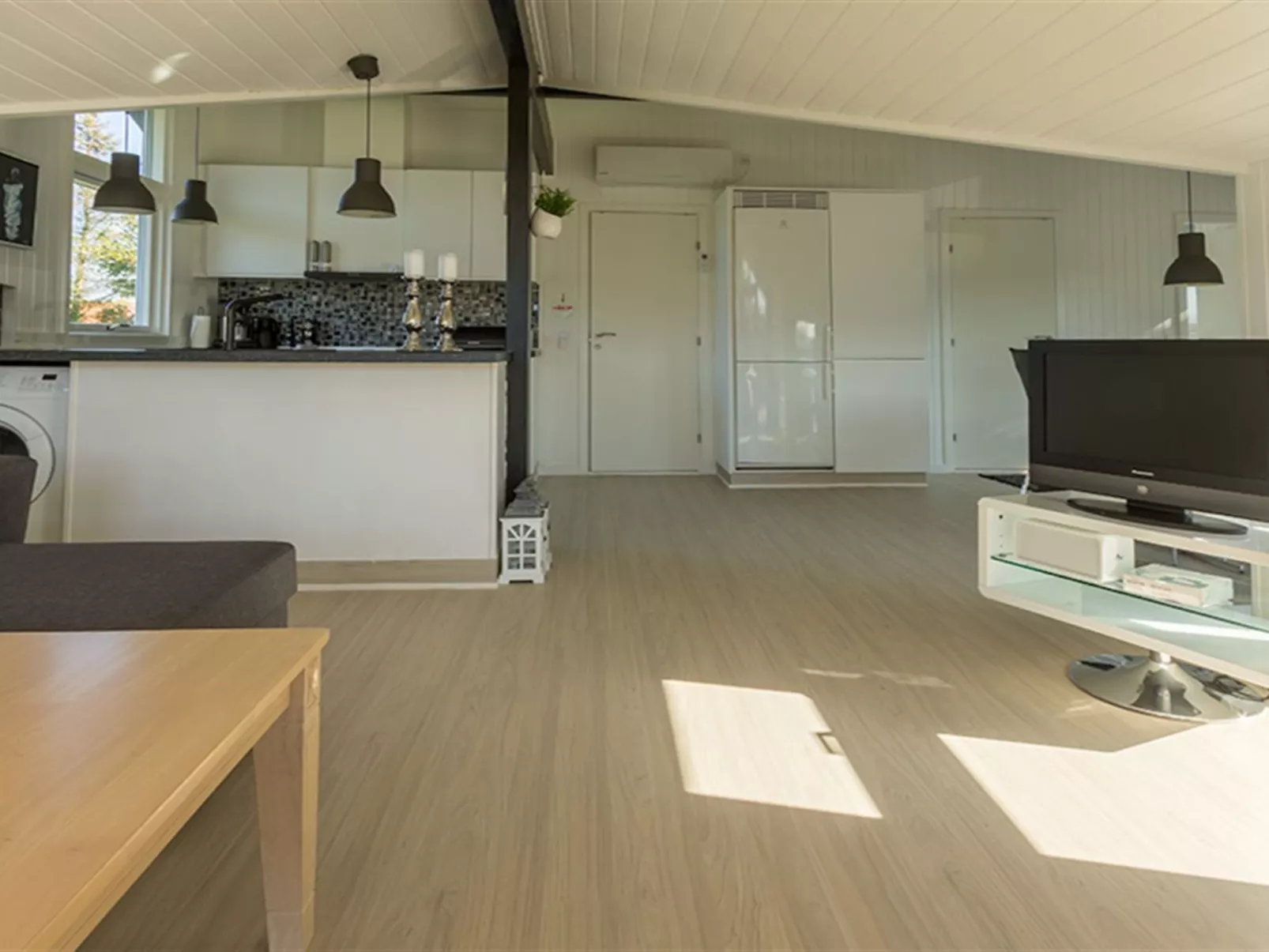 "Bryti" - 500m from the sea-Drinnen