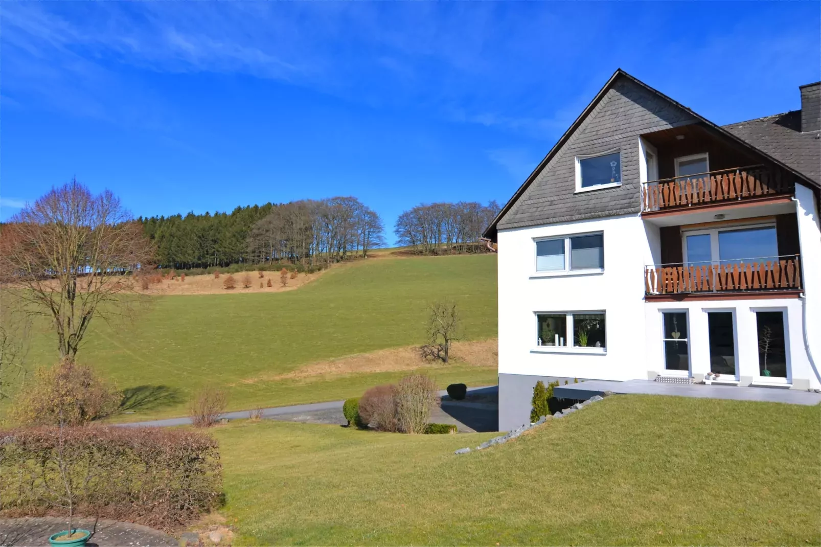 Sellinghausen-Exterior summer