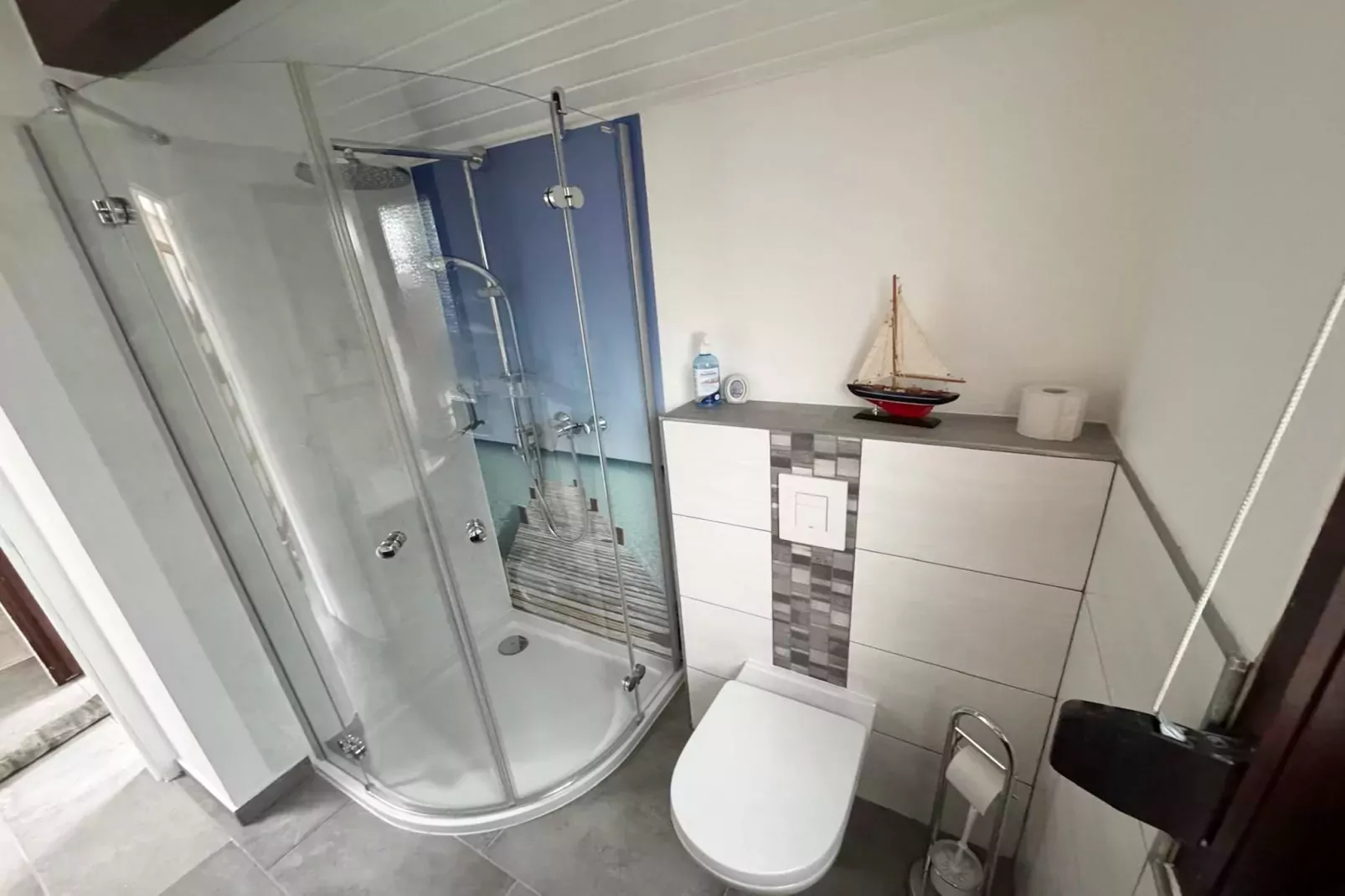 Ferienhaus am Hennesee mit Terrasse-Bathroom