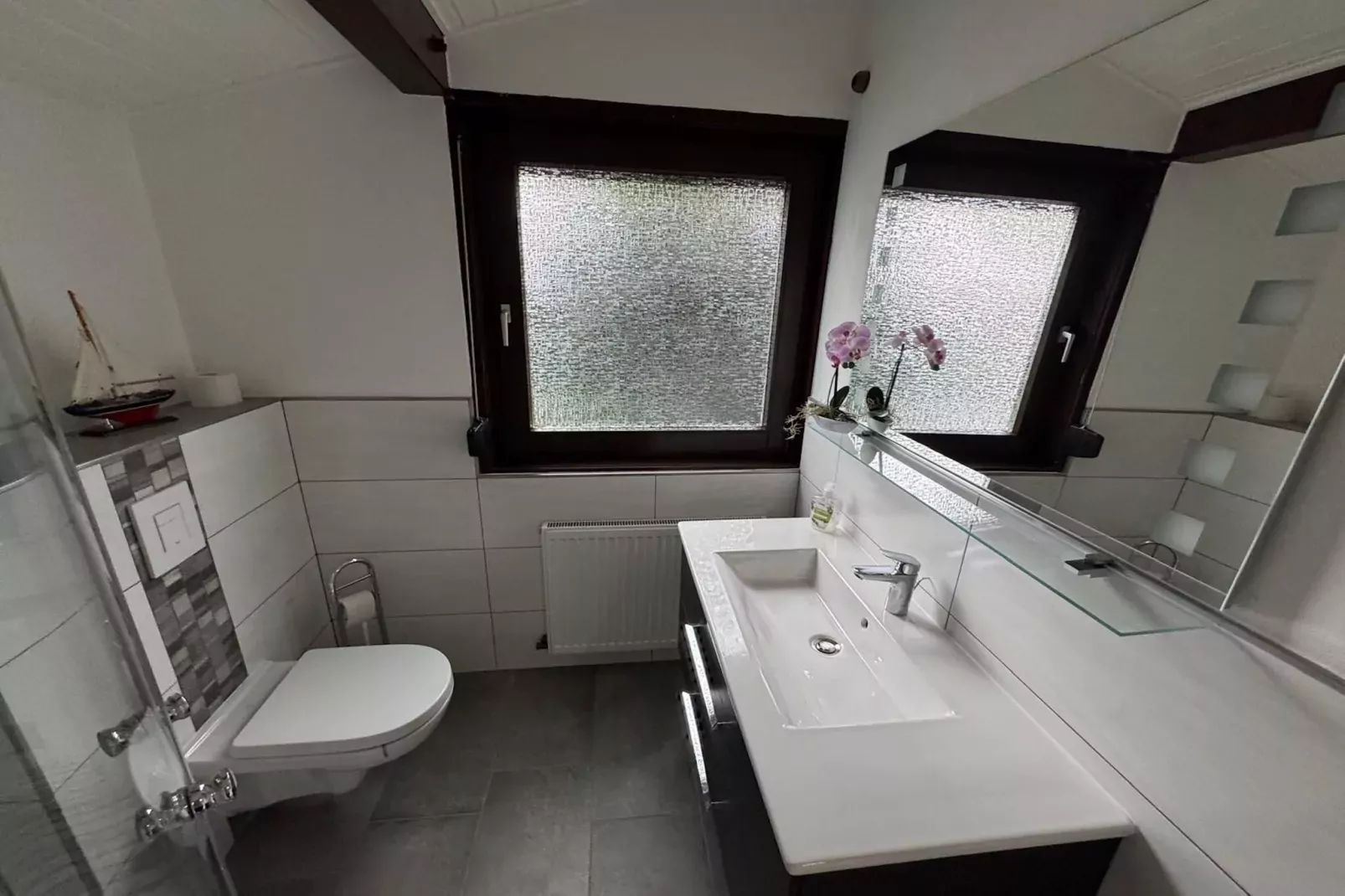 Ferienhaus am Hennesee mit Terrasse-Bathroom
