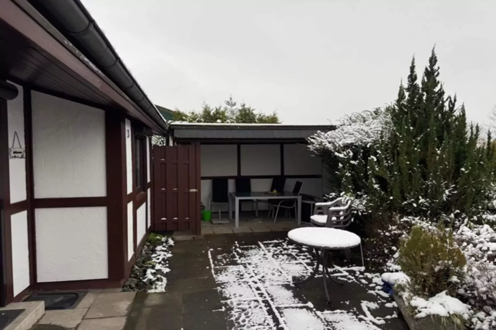 Ferienhaus am Hennesee mit Terrasse-Exterior winter