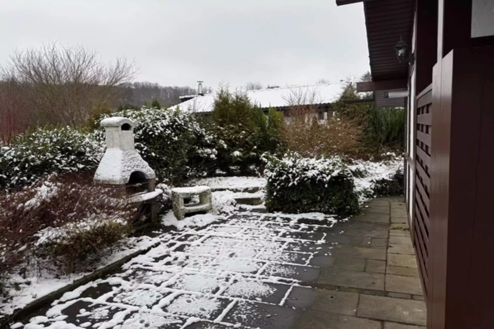 Ferienhaus am Hennesee mit Terrasse-Exterior winter