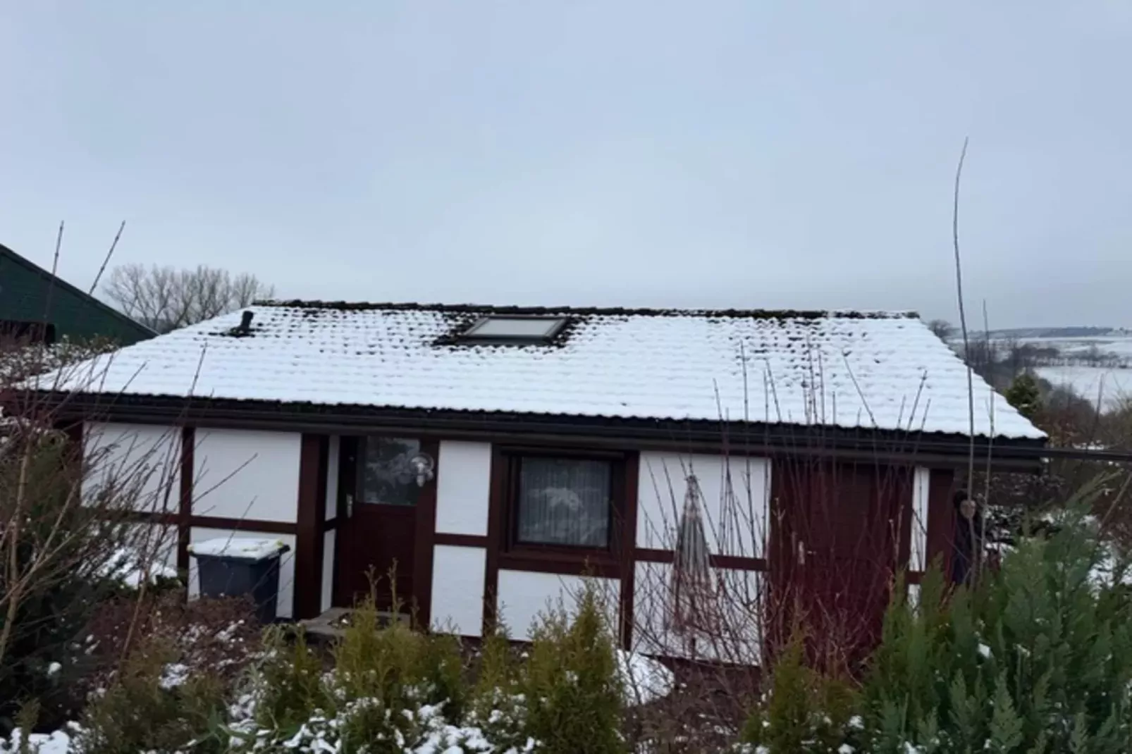 Ferienhaus am Hennesee mit Terrasse-Exterior winter