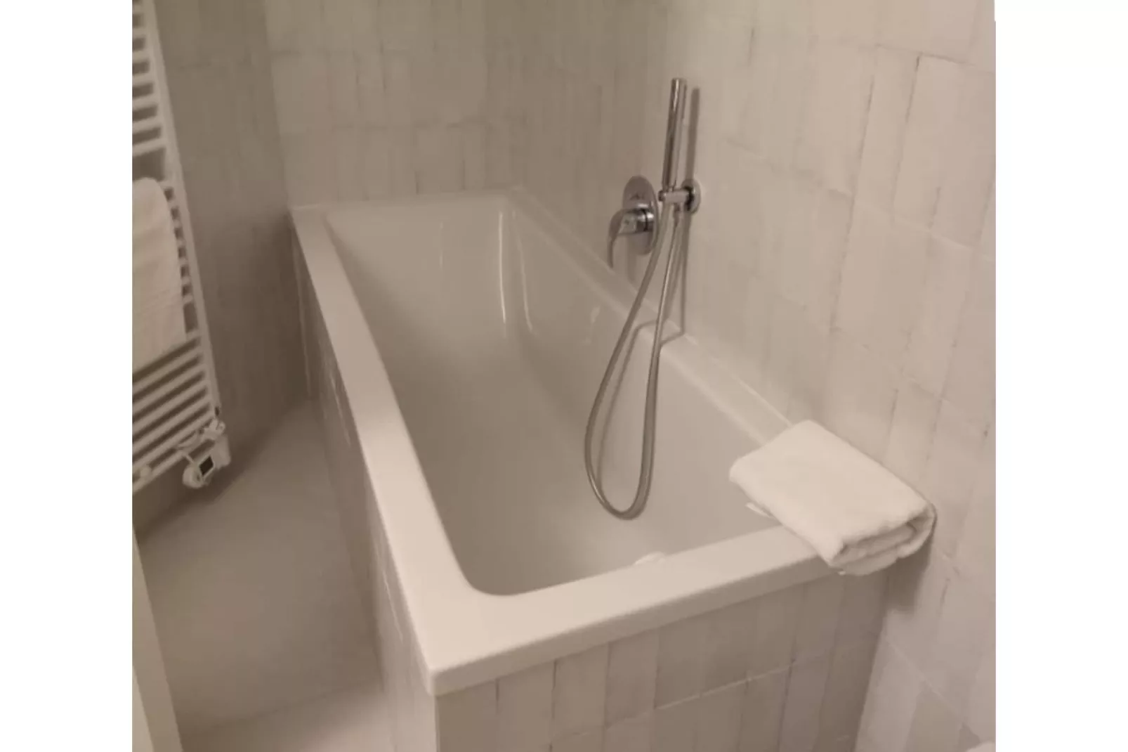 APARTMENTS ALAXIA LUXURY STUDIO APT 2 PAX ATTIC-Bathroom