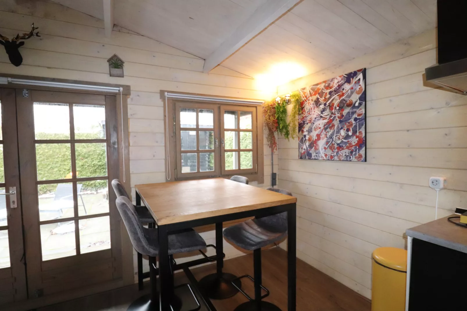 VT 99-Dining room