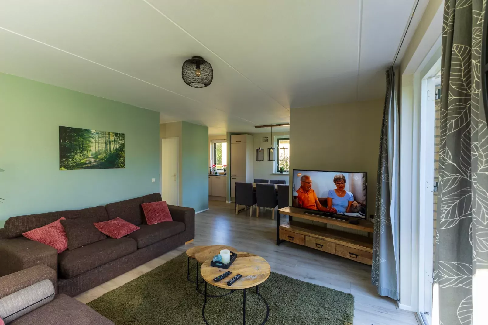 NR 44-Living room