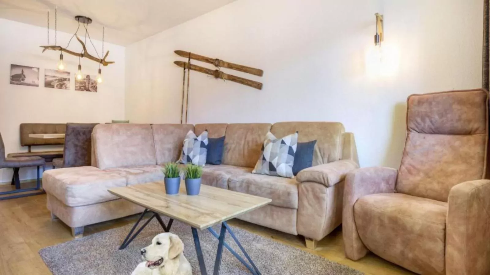 Yunique-Living room