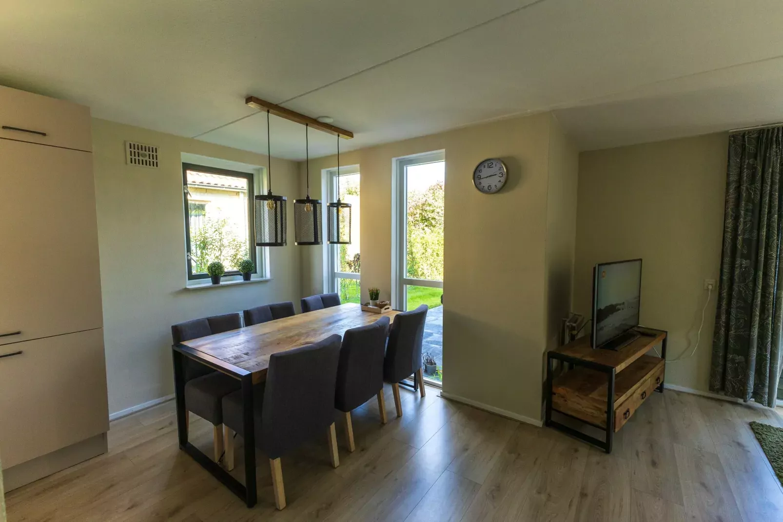 NR 44-Dining room