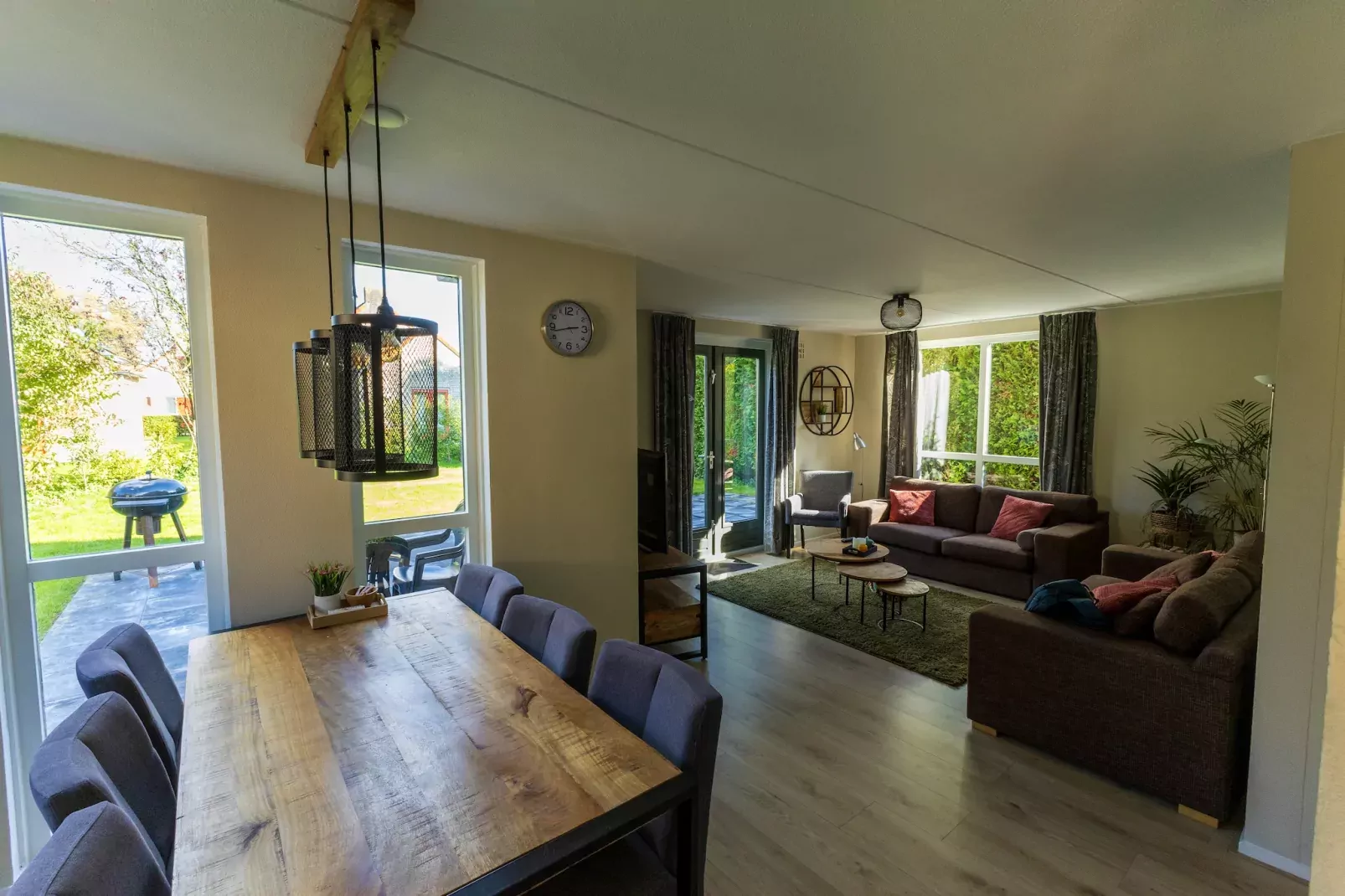 NR 44-Dining room