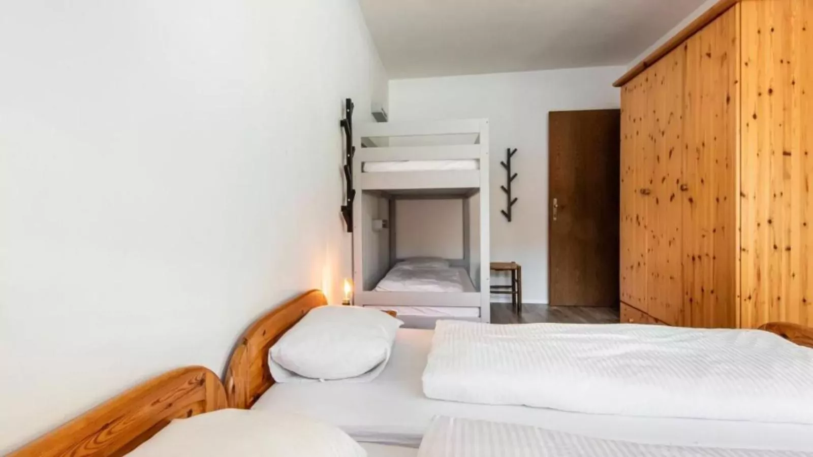 Yunique-Bedroom