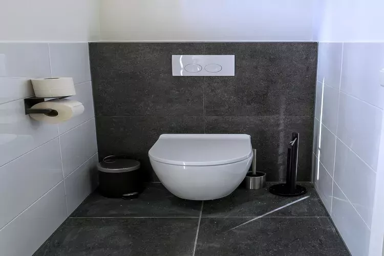 NR 44-Bathroom