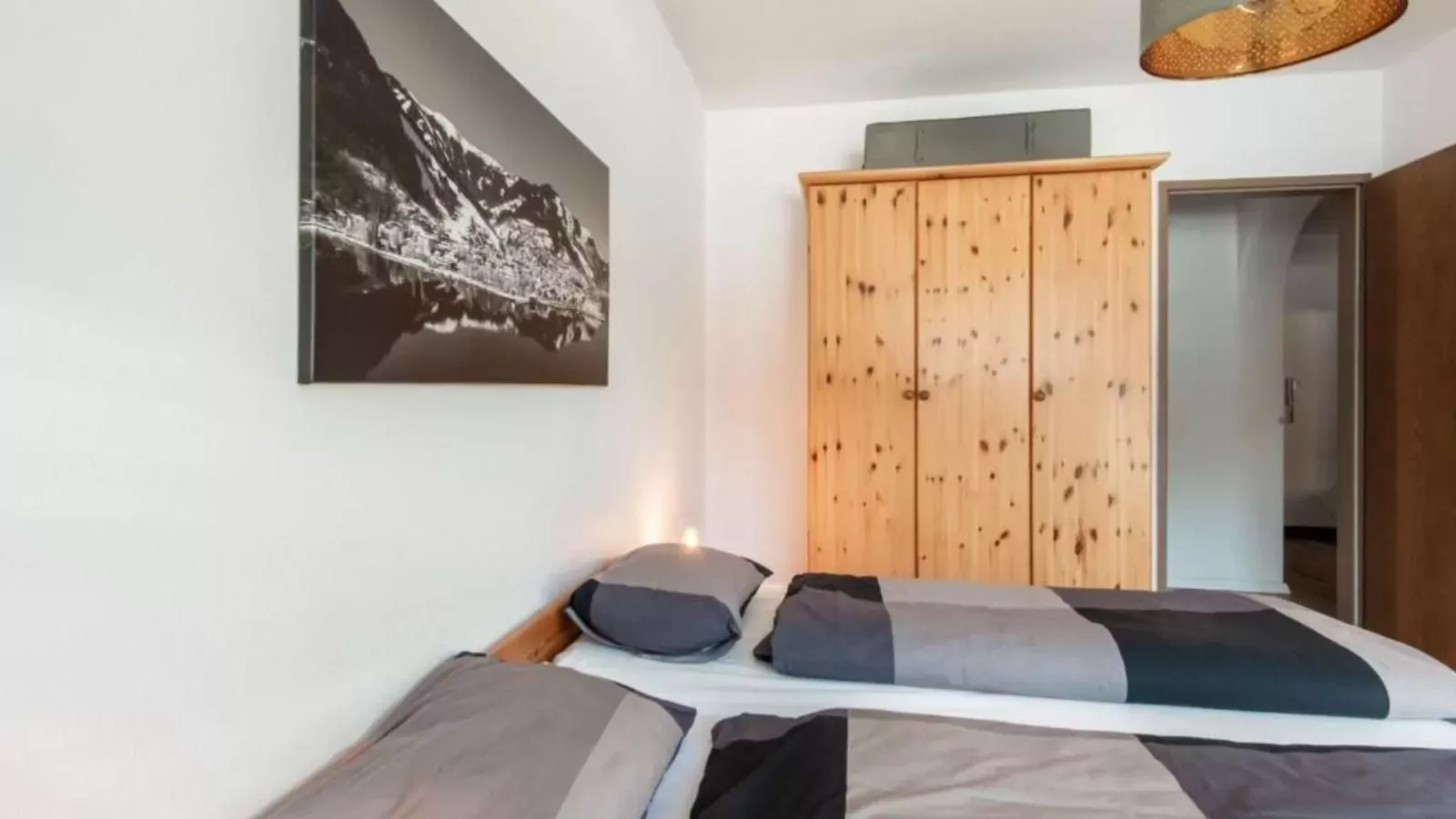 Yunique-Bedroom