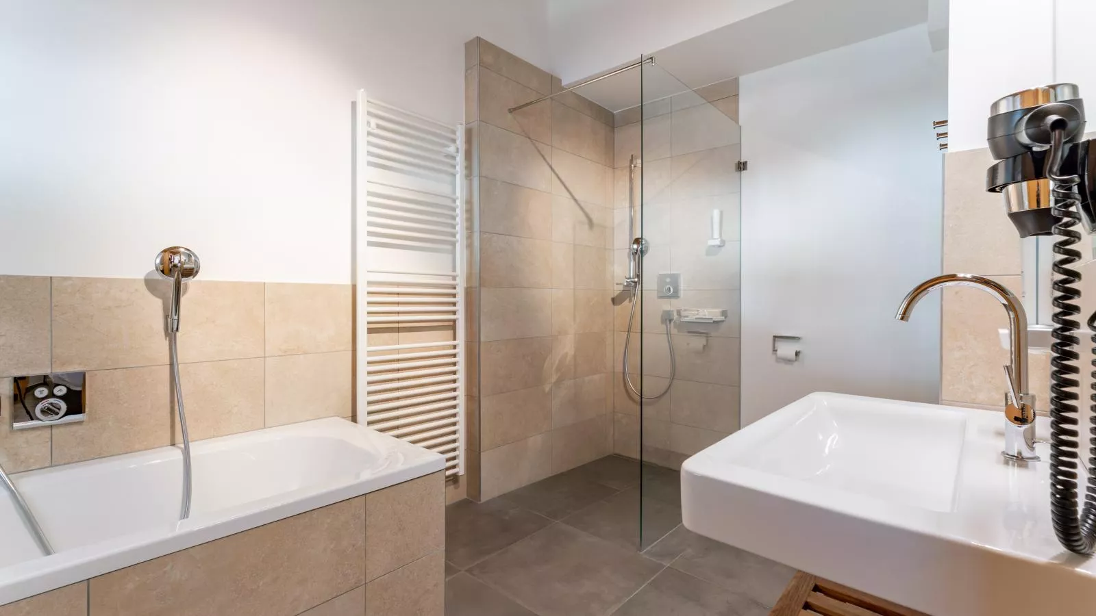 Tauern Suites Mitterwirt TOP 123-Bathroom