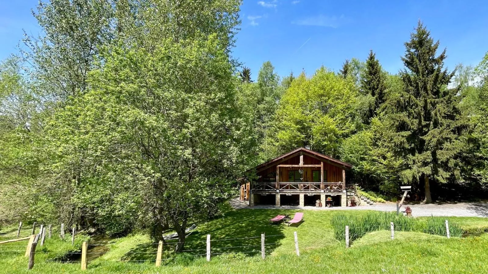 La Linotte-Exterior summer