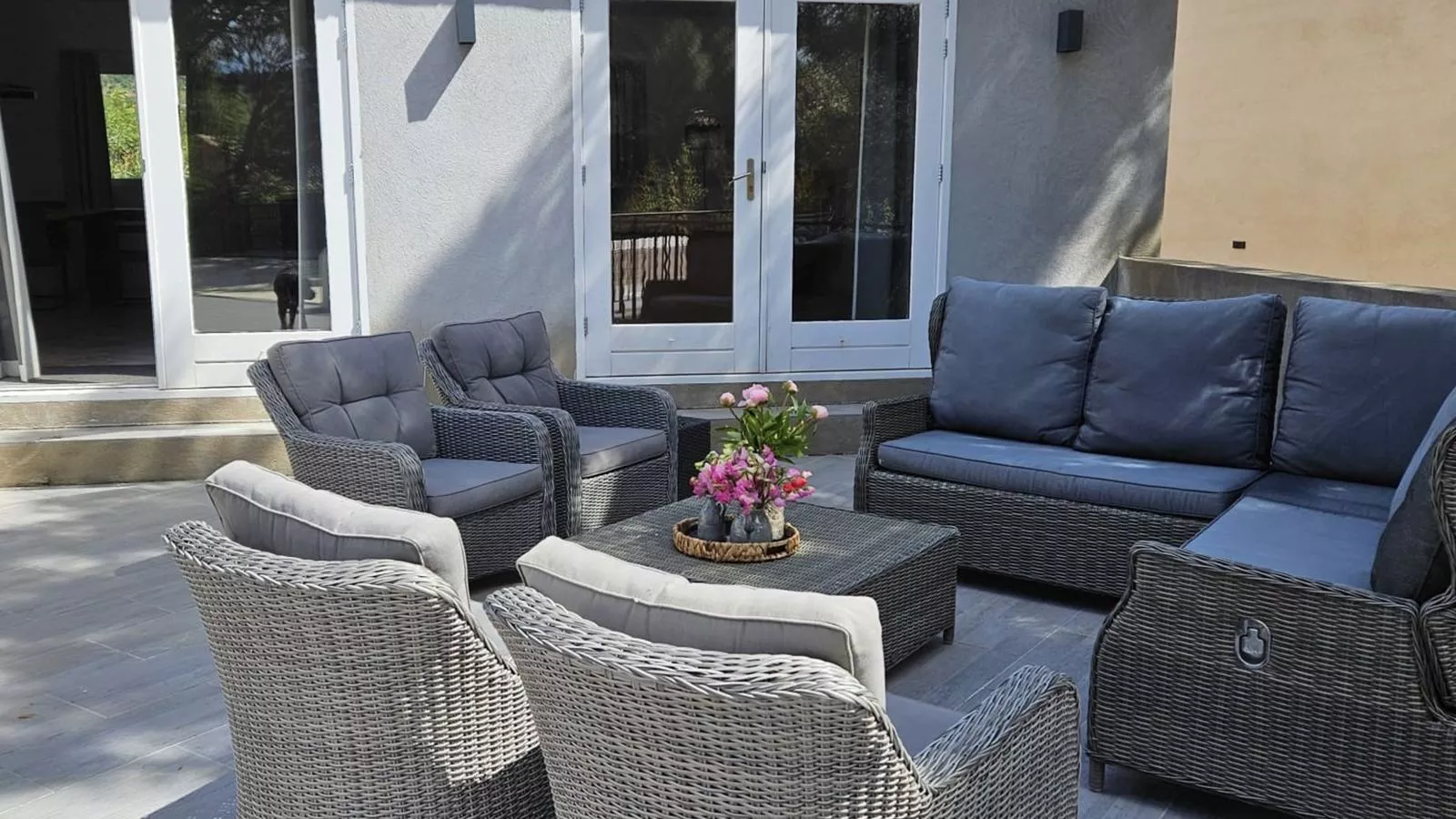 Lunes-Terrace balcony